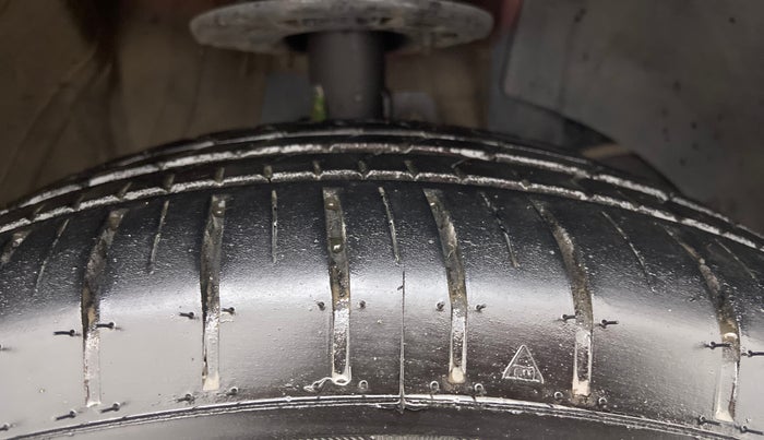 2019 Toyota Glanza V, Petrol, Manual, 28,839 km, Right Front Tyre Tread