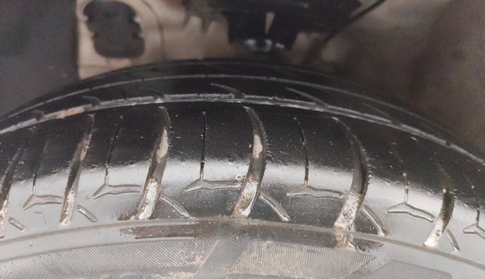 2019 Hyundai Elite i20 ASTA 1.2 (O), Petrol, Manual, 1,14,911 km, Left Front Tyre Tread