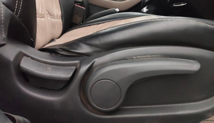2019 Hyundai Elite i20 ASTA 1.2 (O), Petrol, Manual, 1,14,911 km, Driver Side Adjustment Panel