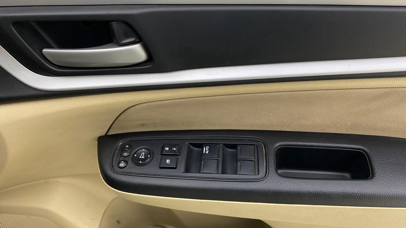 2023 Honda Amaze 1.2L I-VTEC VX CVT, Petrol, Automatic, 50,118 km, Driver Side Door Panels Control