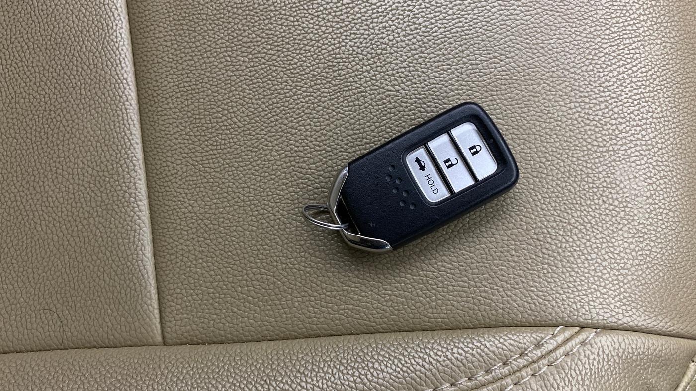 2023 Honda Amaze 1.2L I-VTEC VX CVT, Petrol, Automatic, 50,118 km, Key Close Up