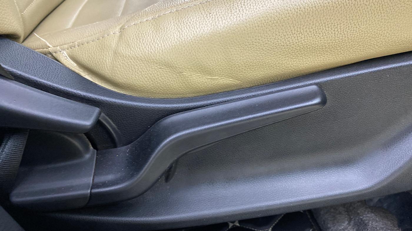 2023 Honda Amaze 1.2L I-VTEC VX CVT, Petrol, Automatic, 50,118 km, Driver Side Adjustment Panel