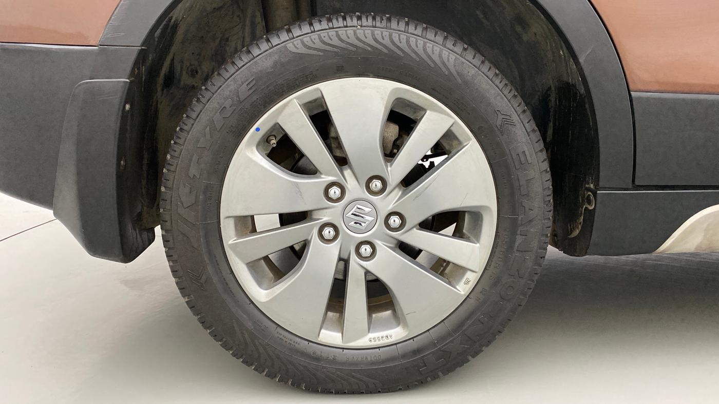 2016 Maruti S Cross ZETA 1.3, Diesel, Manual, 49,726 km, Right Rear Wheel