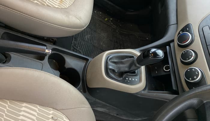 2018 Hyundai Xcent S AT 1.2, Petrol, Automatic, 49,044 km, Gear Lever