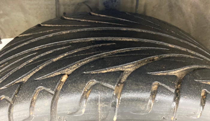 2011 Toyota Etios V, Petrol, Manual, 60,990 km, Left Front Tyre Tread