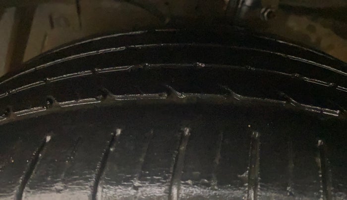 2019 Maruti Ciaz ALPHA 1.5 SHVS PETROL, Petrol, Manual, 31,620 km, Left Front Tyre Tread