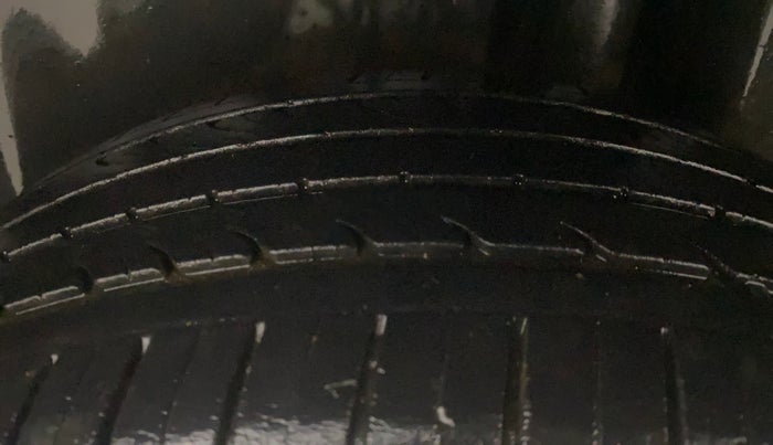 2019 Maruti Ciaz ALPHA 1.5 SHVS PETROL, Petrol, Manual, 31,620 km, Left Rear Tyre Tread