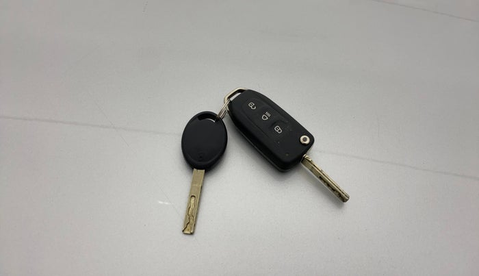 2021 Tata NEXON XMA PETROL, Petrol, Automatic, 59,671 km, Key Close Up