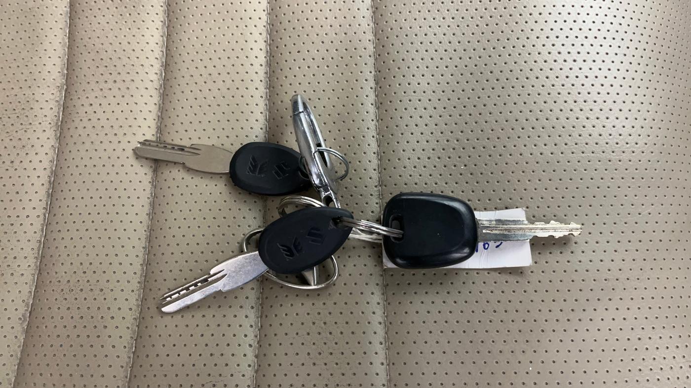 2016 Maruti Alto K10 VXI, Petrol, Manual, 27,800 km, Key Close Up