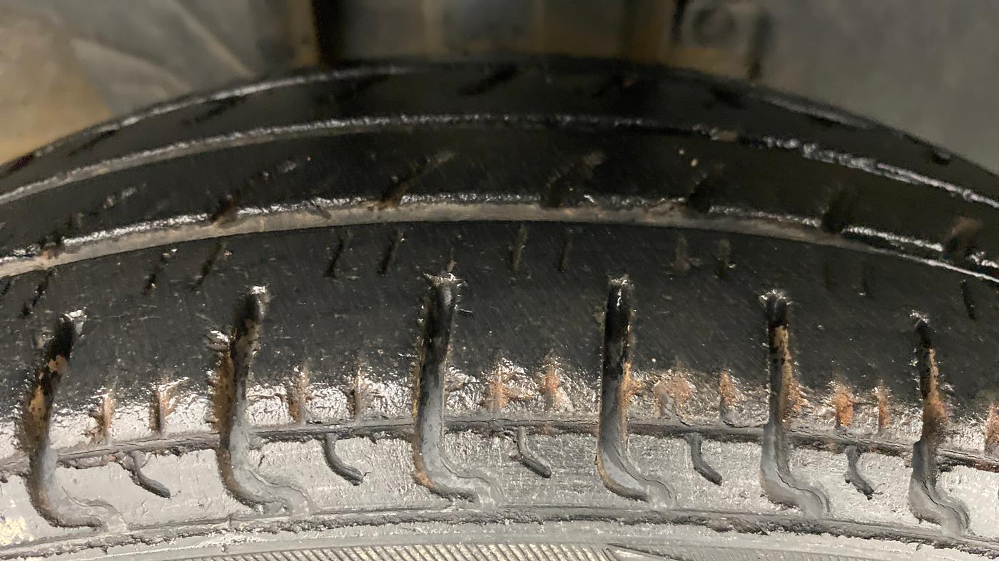 2018 Renault Kwid RXT 1.0 EASY-R  AT, Petrol, Automatic, 36,866 km, Right Front Tyre Tread