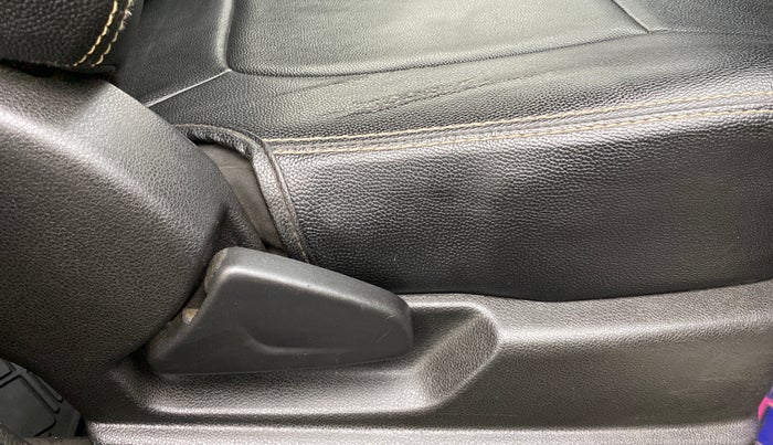 2018 Renault Kwid RXT 1.0 EASY-R  AT, Petrol, Automatic, 36,866 km, Driver Side Adjustment Panel