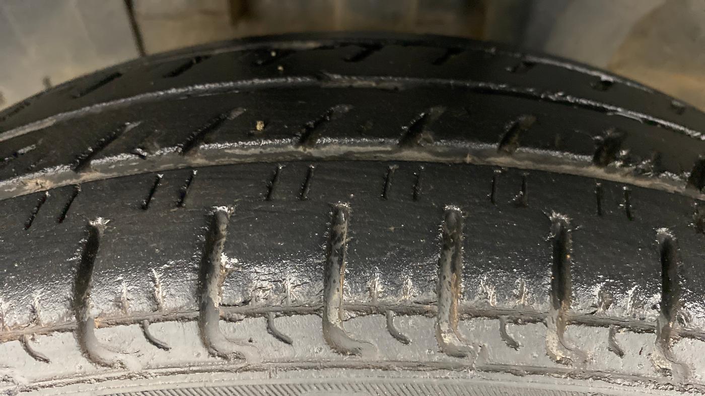 2018 Renault Kwid RXT 1.0 EASY-R  AT, Petrol, Automatic, 36,866 km, Left Front Tyre Tread