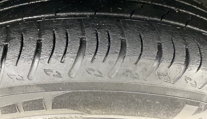 2021 Nissan MAGNITE XL, Petrol, Manual, 27,271 km, Right Front Tyre Tread
