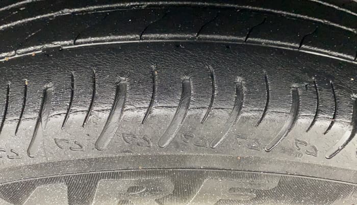 2021 Nissan MAGNITE XL, Petrol, Manual, 27,271 km, Right Rear Tyre Tread