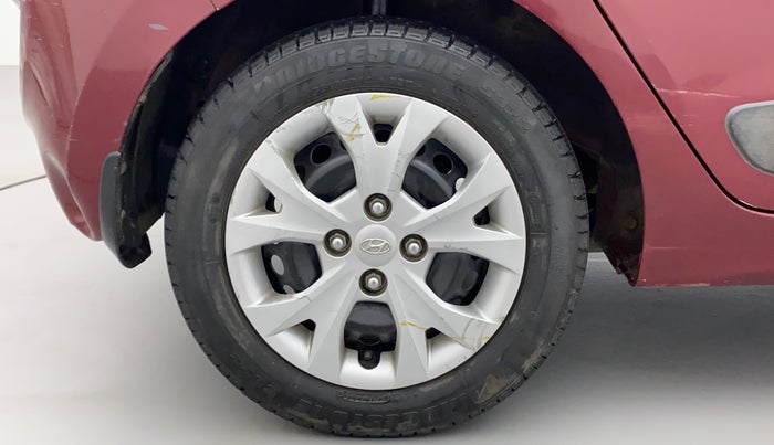 2015 Hyundai Grand i10 SPORTZ 1.2 KAPPA VTVT, Petrol, Manual, 1,08,606 km, Right Rear Wheel