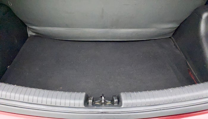 2015 Hyundai Grand i10 SPORTZ 1.2 KAPPA VTVT, Petrol, Manual, 1,08,606 km, Boot Inside