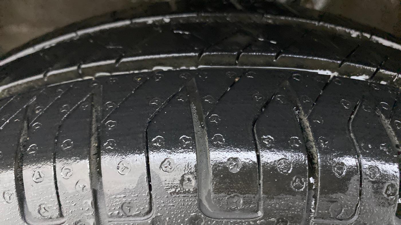 2015 Maruti Wagon R 1.0 VXI, Petrol, Manual, 34,784 km, Left Front Tyre Tread