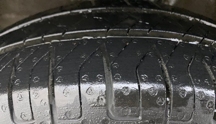2015 Maruti Wagon R 1.0 VXI, Petrol, Manual, 34,784 km, Left Front Tyre Tread