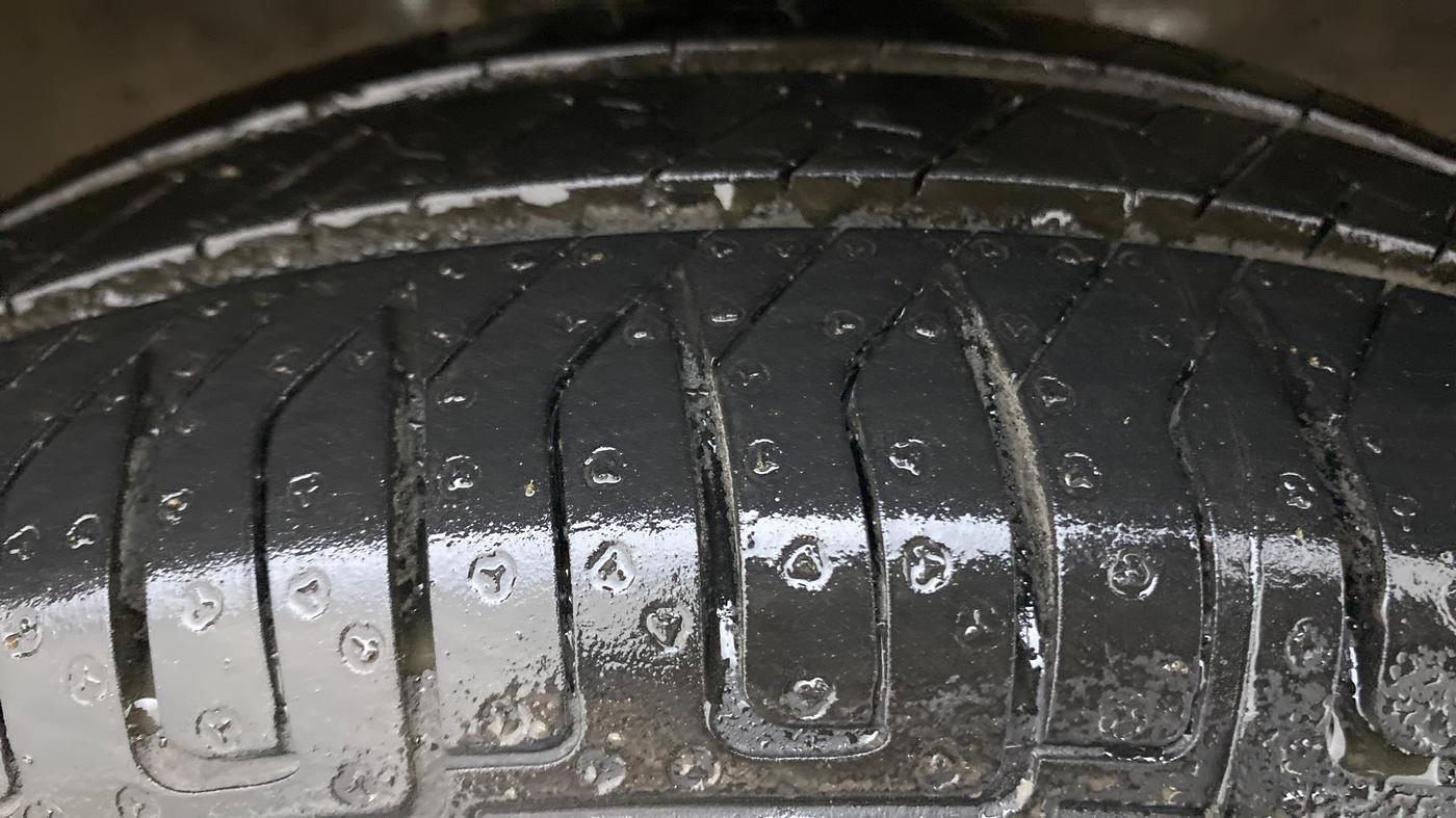 2015 Maruti Wagon R 1.0 VXI, Petrol, Manual, 34,784 km, Right Front Tyre Tread