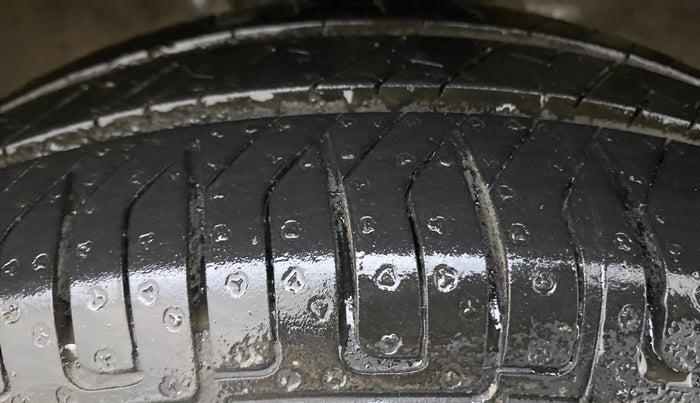 2015 Maruti Wagon R 1.0 VXI, Petrol, Manual, 34,784 km, Right Front Tyre Tread