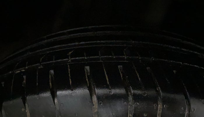 2024 Tata PUNCH ADVENTURE AMT, Petrol, Automatic, 9,756 km, Right Front Tyre Tread
