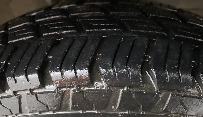 2016 Maruti Wagon R 1.0 LXI CNG, CNG, Manual, 77,414 km, Right Front Tyre Tread