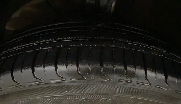 2021 Maruti XL6 ZETA AT, Petrol, Automatic, 67,169 km, Left Front Tyre Tread