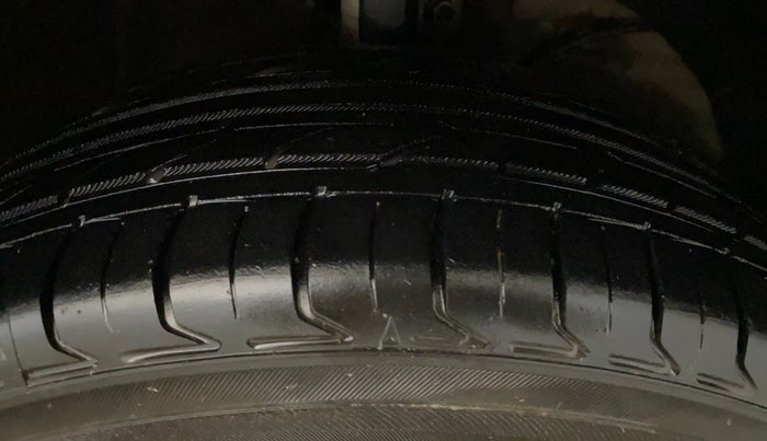 2021 Maruti XL6 ZETA AT, Petrol, Automatic, 67,169 km, Right Front Tyre Tread