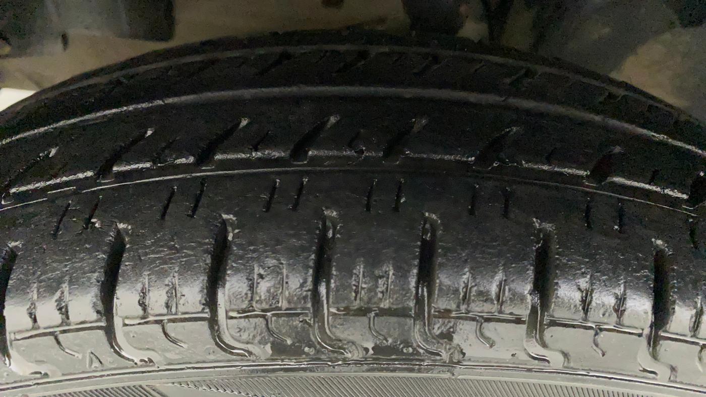2019 Renault Kwid CLIMBER 1.0 AMT, Petrol, Automatic, 32,378 km, Left Front Tyre Tread