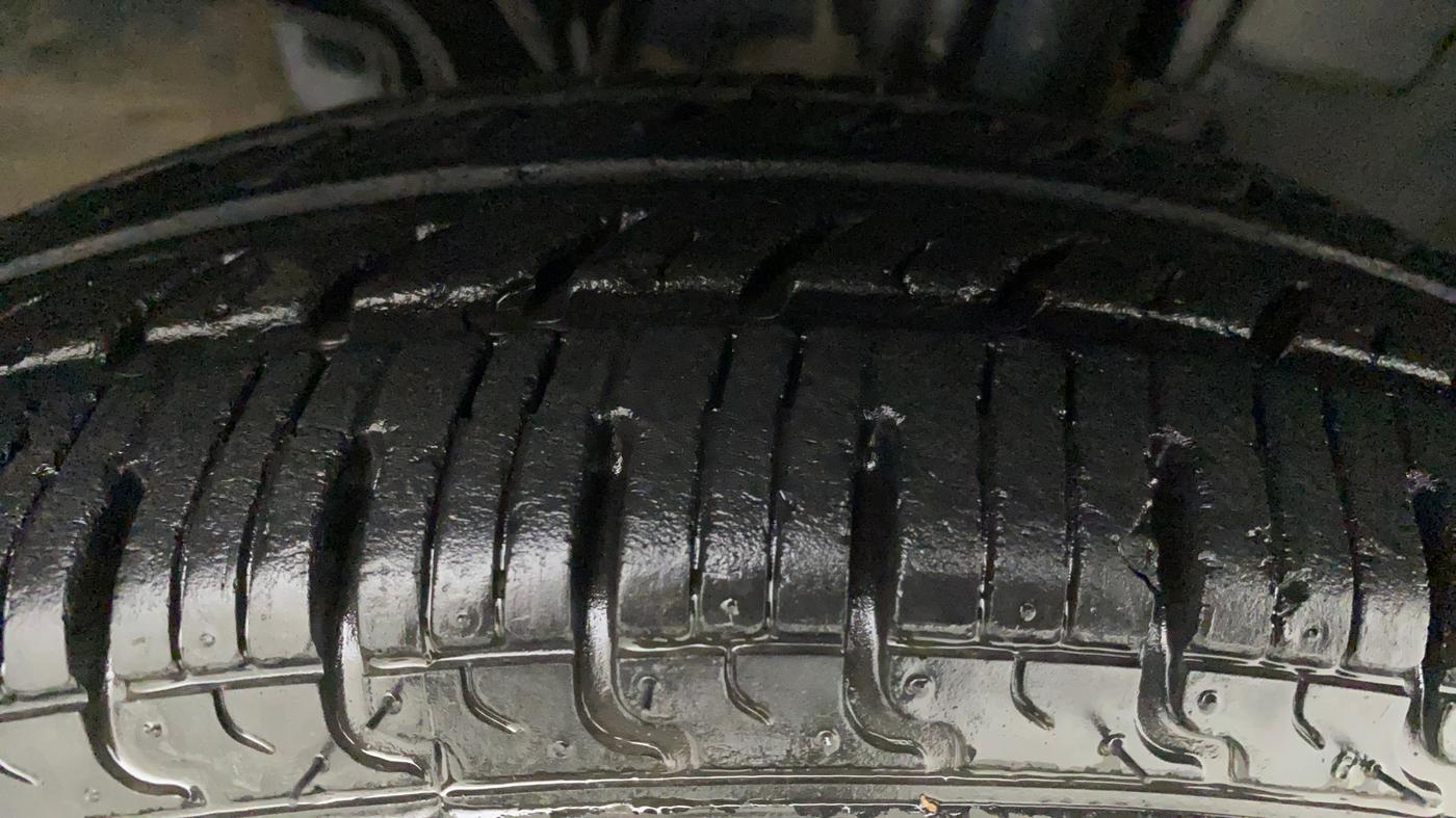 2019 Renault Kwid CLIMBER 1.0 AMT, Petrol, Automatic, 32,378 km, Right Front Tyre Tread