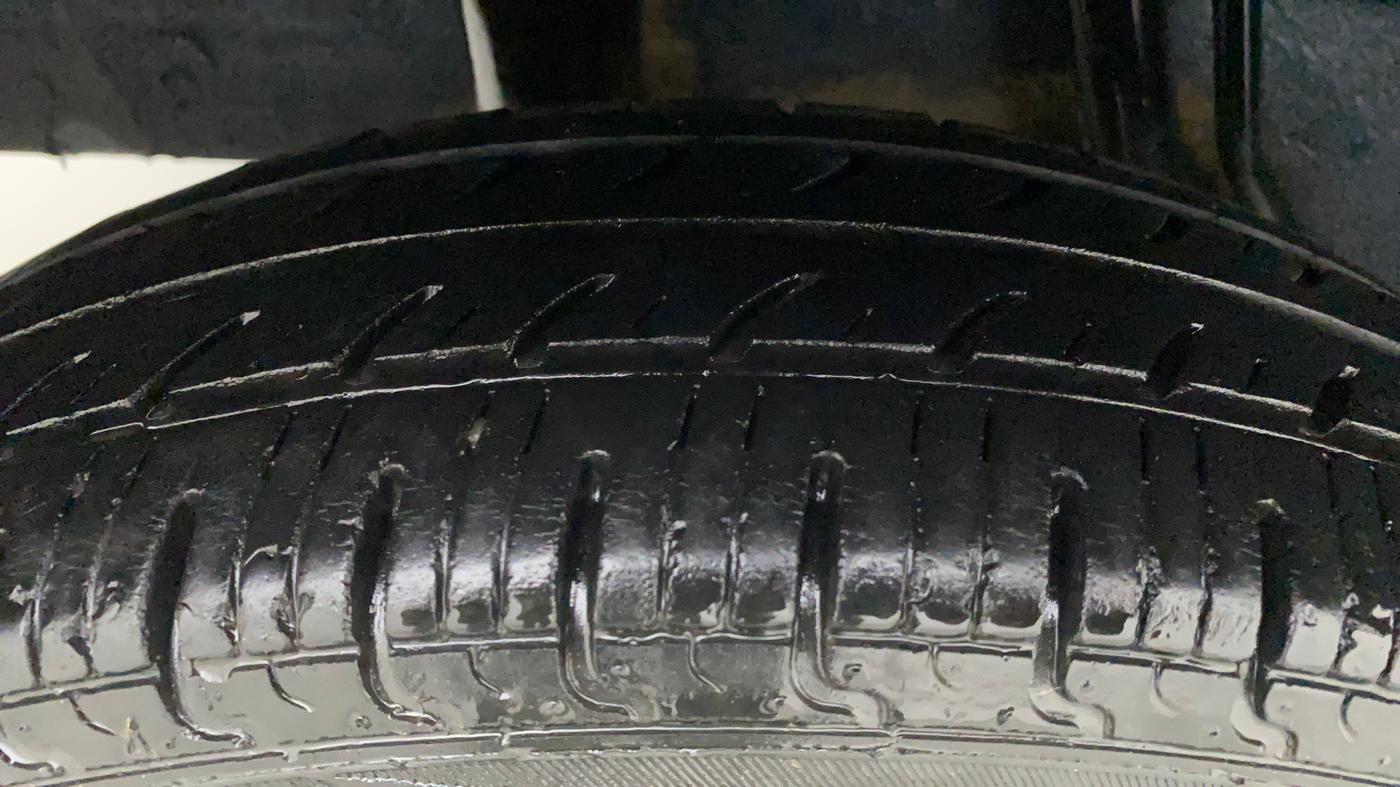 2019 Renault Kwid CLIMBER 1.0 AMT, Petrol, Automatic, 32,378 km, Right Rear Tyre Tread