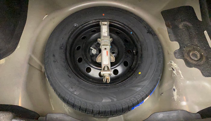 2012 Maruti Swift Dzire VXI, Petrol, Manual, 45,605 km, Dicky (Boot door) - Tool missing