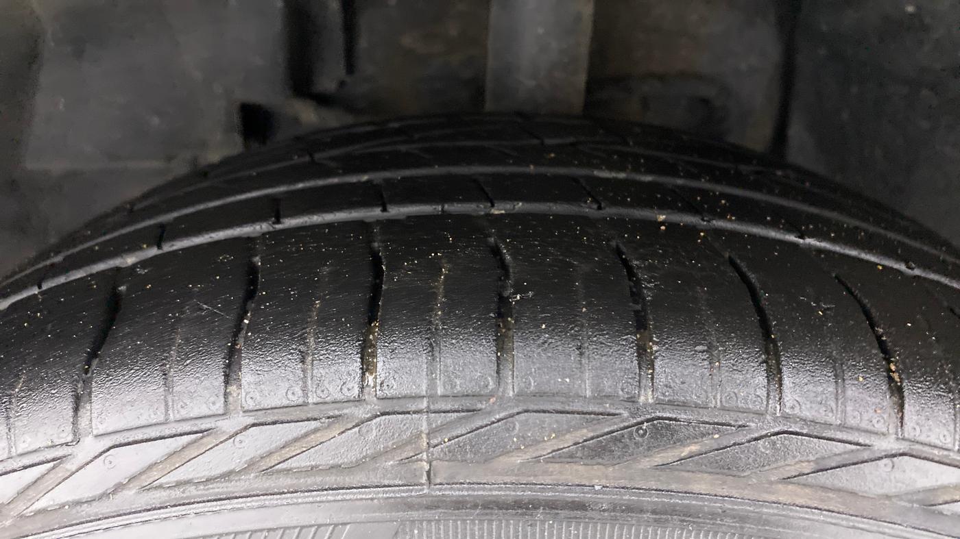 2022 Tata NEXON XZ PLUS PETROL SUNROOF, Petrol, Manual, 36,792 km, Left Front Tyre Tread