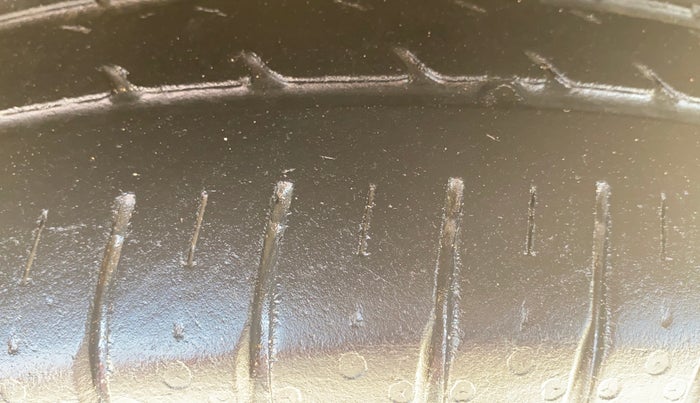 2019 Hyundai Elite i20 ASTA (O) CVT, Petrol, Automatic, 37,378 km, Right Front Tyre Tread