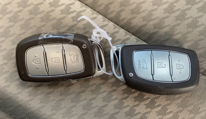 2019 Hyundai Elite i20 ASTA (O) CVT, Petrol, Automatic, 37,378 km, Key Close Up