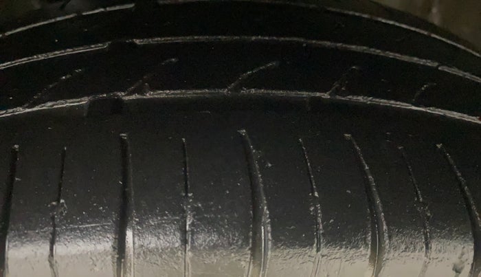 2018 Honda Amaze 1.2L I-VTEC S, Petrol, Manual, 1,02,018 km, Left Front Tyre Tread