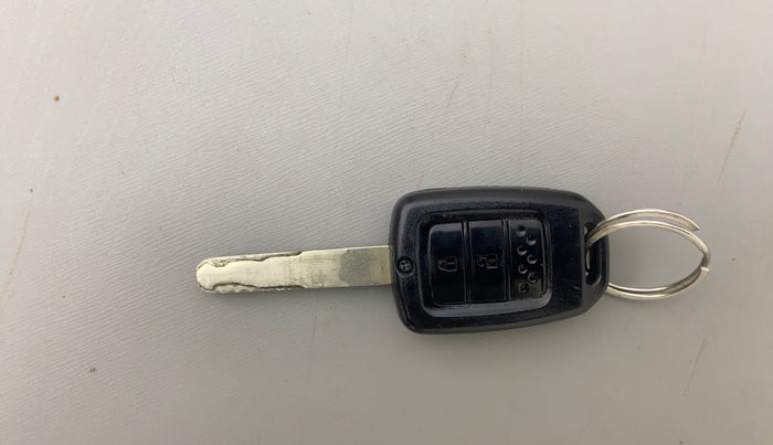 2018 Honda Amaze 1.2L I-VTEC S, Petrol, Manual, 1,02,018 km, Key Close Up