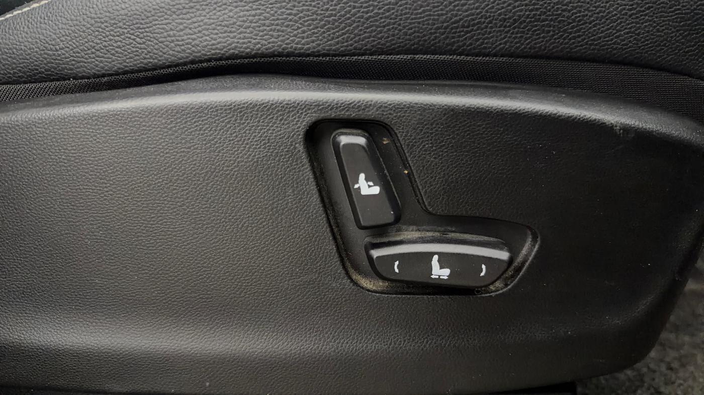 2024 MG HECTOR 100 Year Limited Edition CVT, Petrol, Automatic, 15,471 km, Driver Side Adjustment Panel