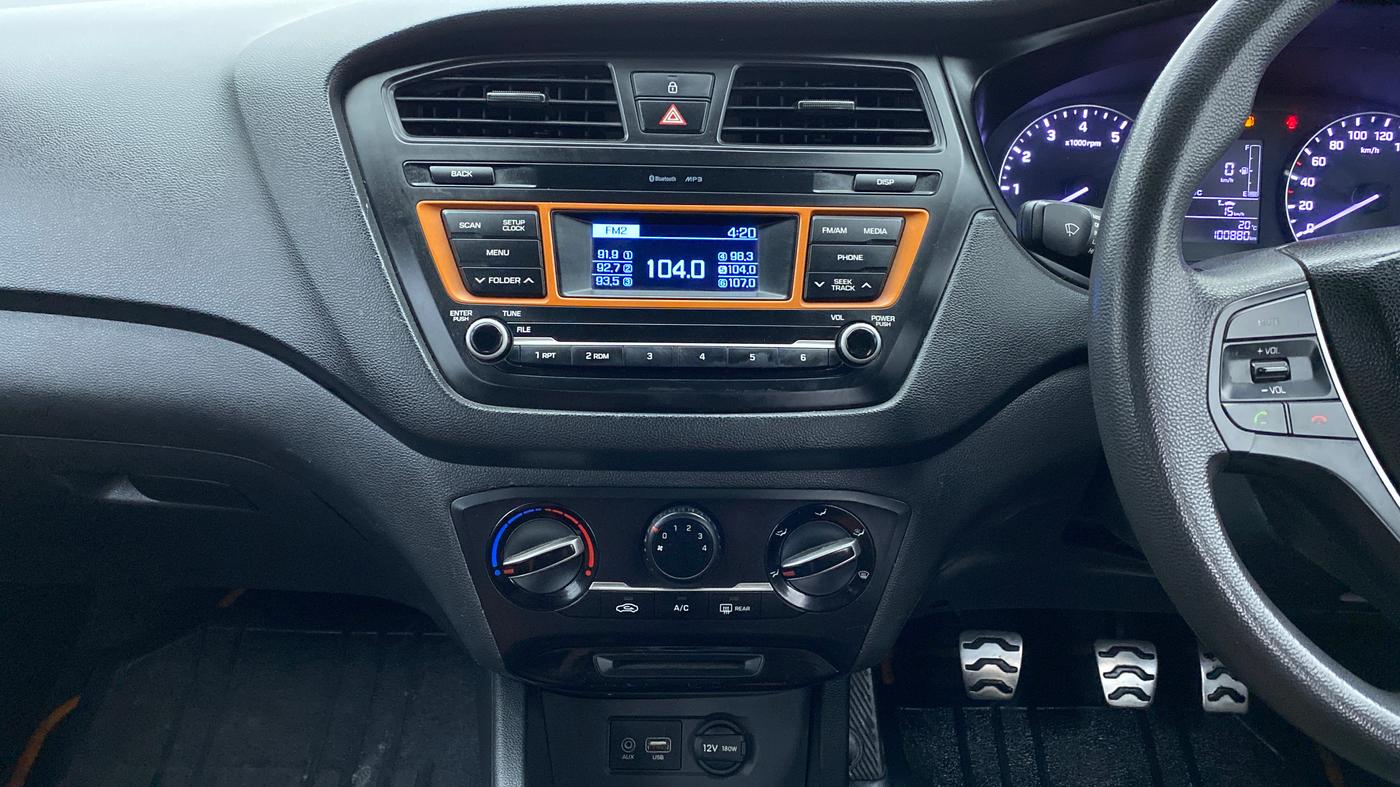 2016 Hyundai i20 Active 1.2 S, Petrol, Manual, 1,00,901 km, Air Conditioner