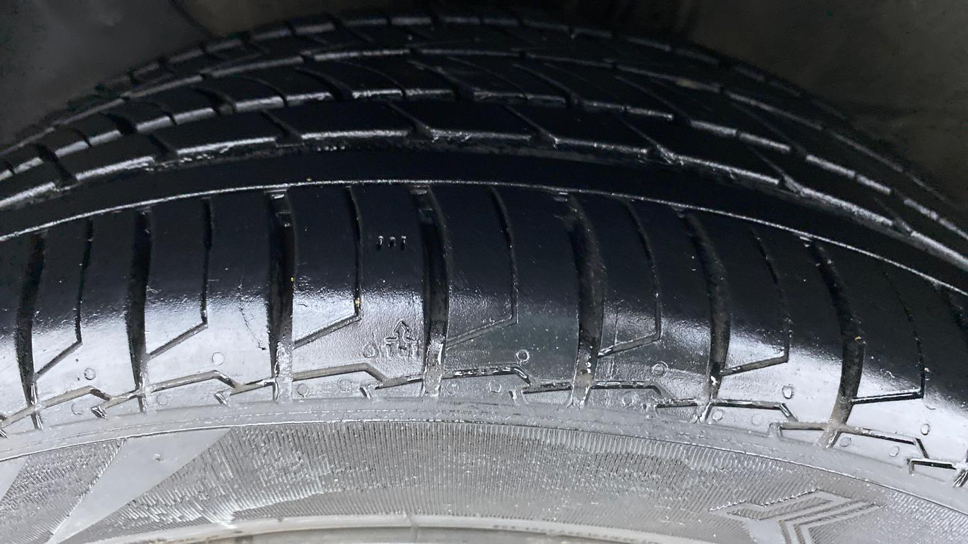 2016 Hyundai i20 Active 1.2 S, Petrol, Manual, 1,00,901 km, Left Front Tyre Tread