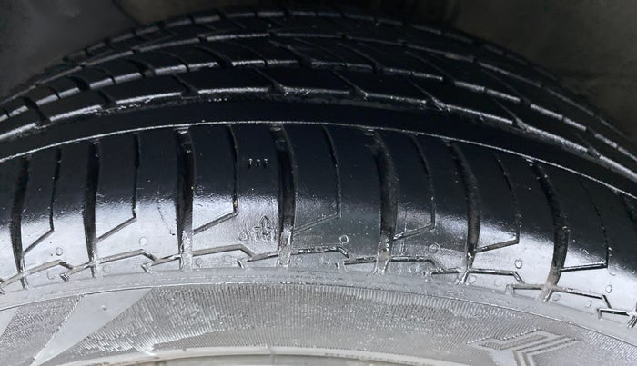 2016 Hyundai i20 Active 1.2 S, Petrol, Manual, 1,00,901 km, Left Front Tyre Tread