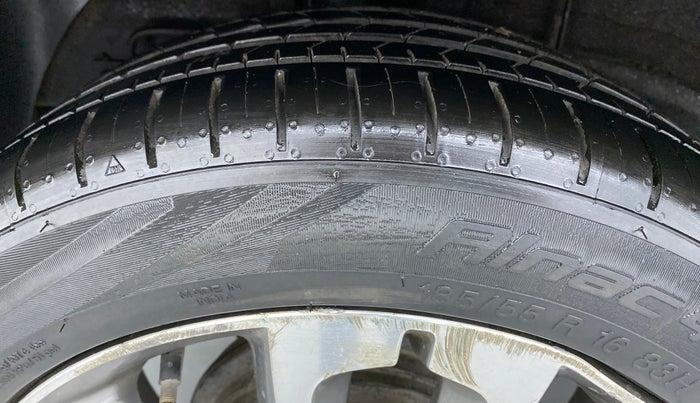 2016 Hyundai i20 Active 1.2 S, Petrol, Manual, 1,00,901 km, Right Rear Tyre Tread