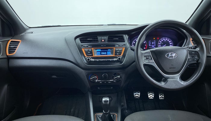 2016 Hyundai i20 Active 1.2 S, Petrol, Manual, 1,00,901 km, Dashboard View