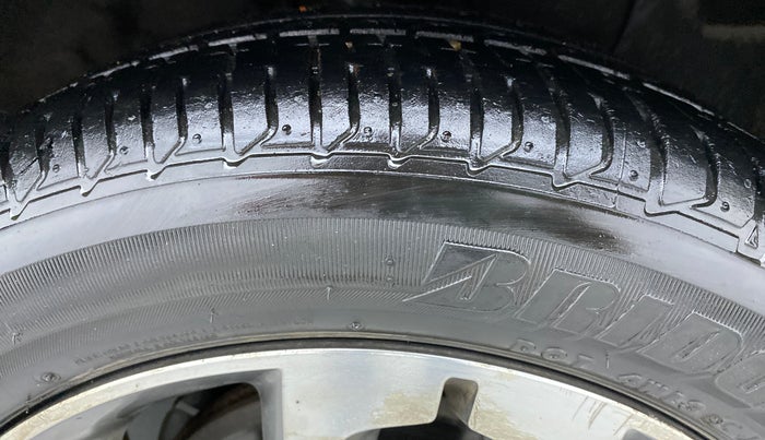 2016 Hyundai i20 Active 1.2 S, Petrol, Manual, 1,00,901 km, Right Front Tyre Tread