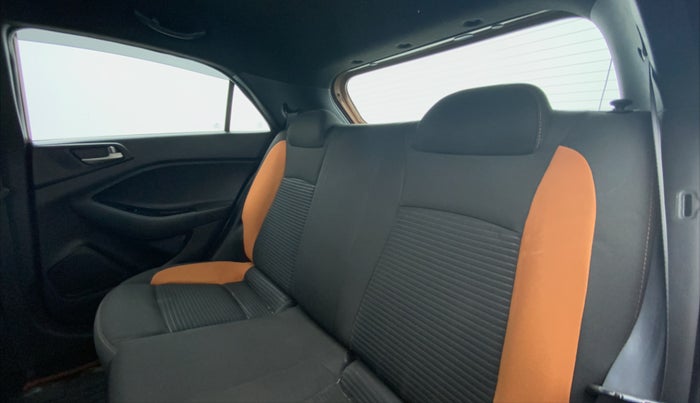 2016 Hyundai i20 Active 1.2 S, Petrol, Manual, 1,00,901 km, Right Side Door Cabin View