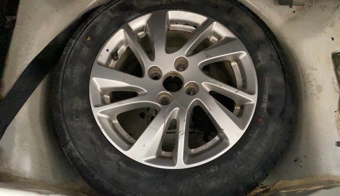 2013 Maruti Swift ZXI, Petrol, Manual, 1,04,062 km, Spare Tyre
