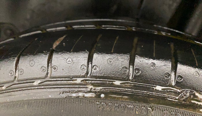 2013 Maruti Swift ZXI, Petrol, Manual, 1,04,062 km, Left Rear Tyre Tread