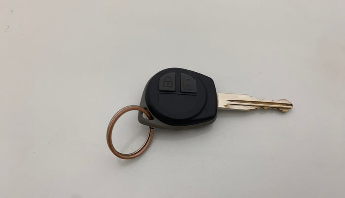 2013 Maruti Swift ZXI, Petrol, Manual, 1,04,062 km, Key Close Up