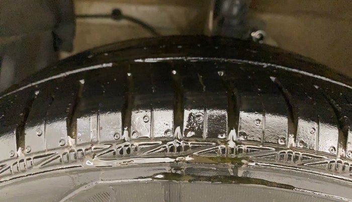 2013 Maruti Swift ZXI, Petrol, Manual, 1,04,062 km, Left Front Tyre Tread