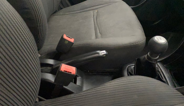 2013 Maruti Swift ZXI, Petrol, Manual, 1,04,062 km, Gear Lever